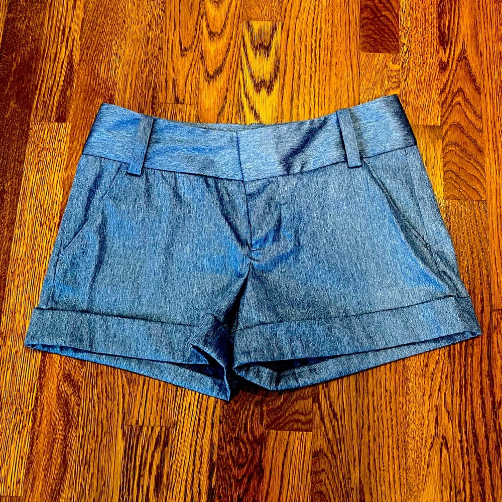 Alice + Olivia caddy style chambray shorts sz 4